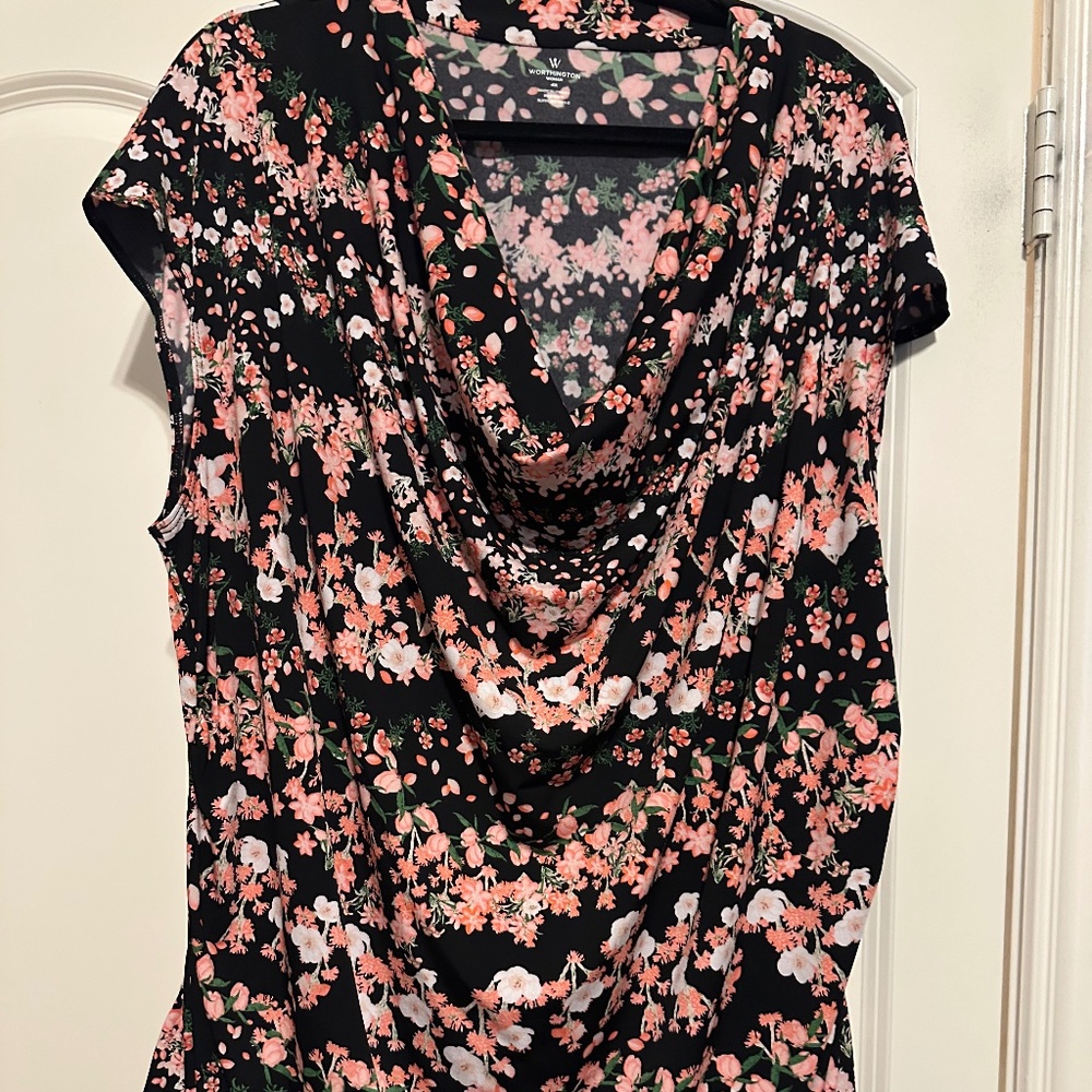 women's Worthington blouse in black /flowers sz 4x